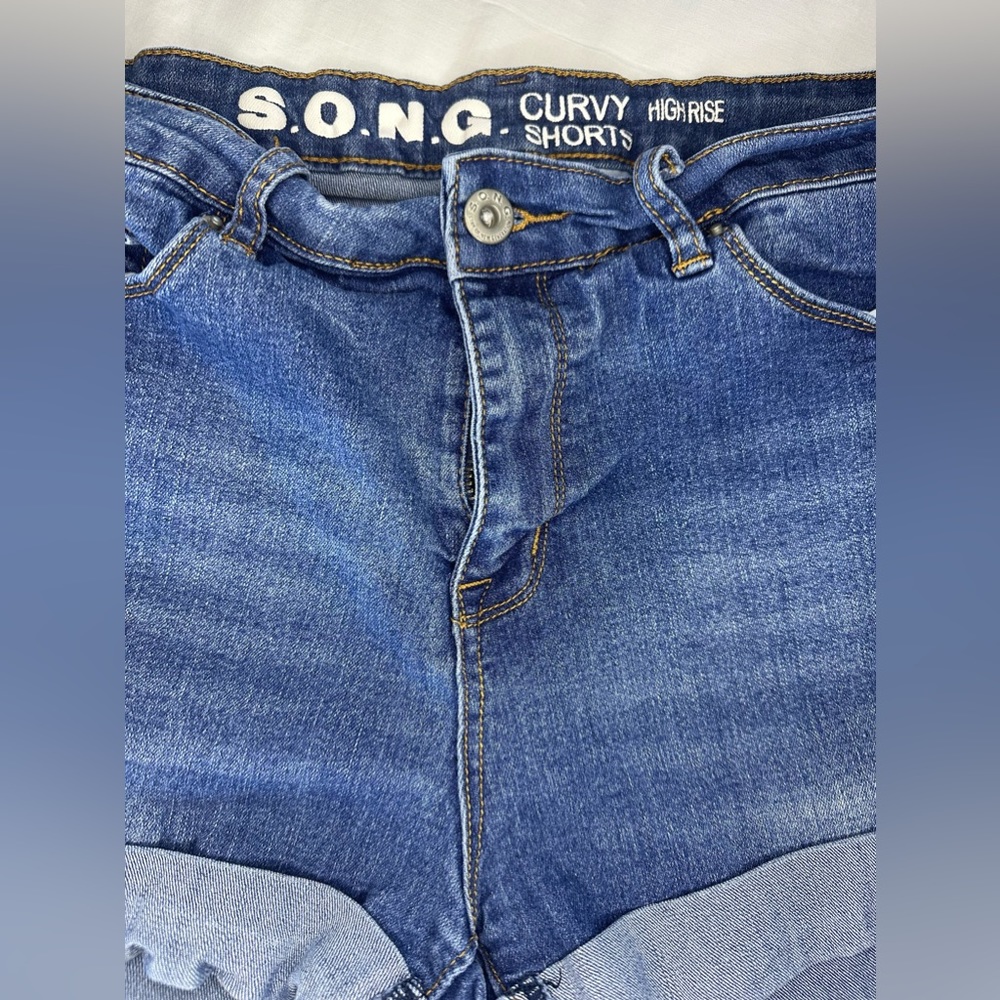 3 denim shorts - Picture 4 of 5